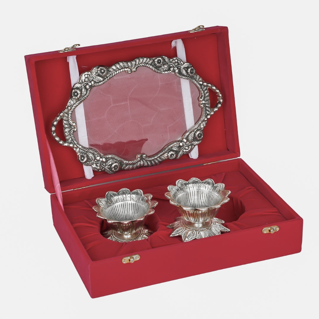 Two kamal bowl with tray