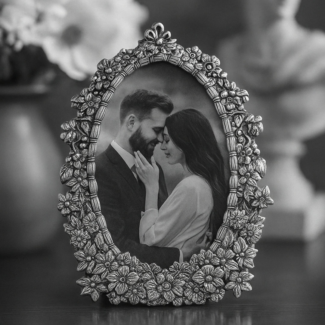 DECORATIVE PHOTO FRAME