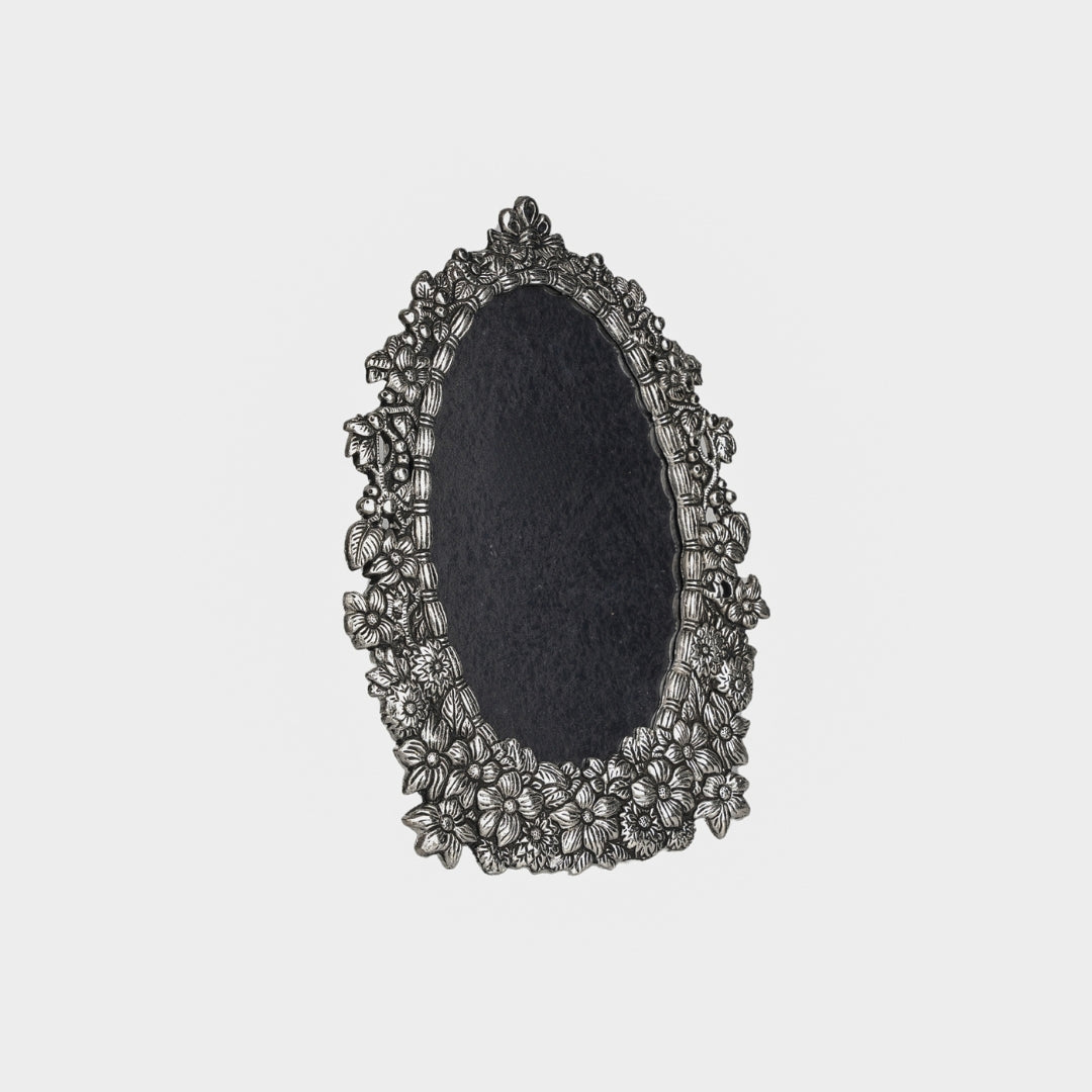 DECORATIVE PHOTO FRAME