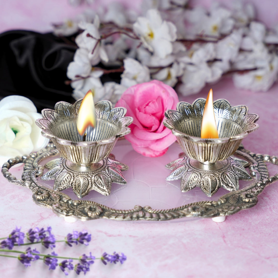 Two kamal bowl with tray